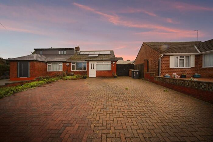 2 Bedroom Semi-Detached Bungalow For Sale In Braceby Close, Luton, LU3
