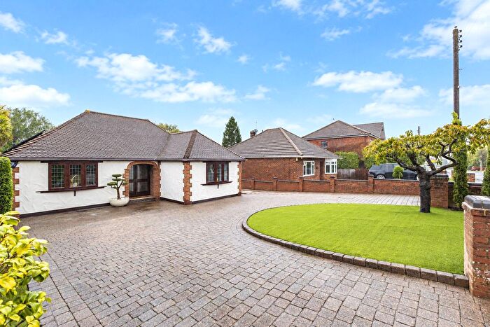 4 Bedroom Bungalow For Sale In Berengrave Lane, Rainham, Gillingham, Kent, ME8