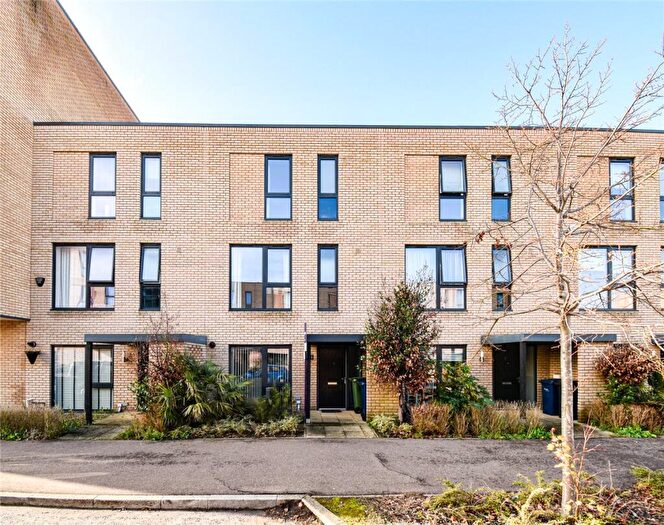 3 Bedroom Semi-Detached House To Rent In Whittle Avenue, Trumpington, Cambridge, CB2