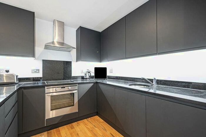 2 Bedroom Flat To Rent In Wick Lane, Bow, London, E3