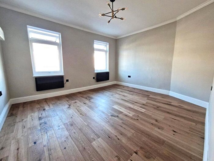 2 Bedroom Flat To Rent In Old Church Road, London, E4