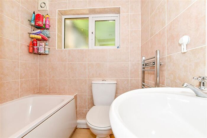 2 Bedroom Cottage For Sale In Ridgeway Road, Herne Bay, Kent, CT6