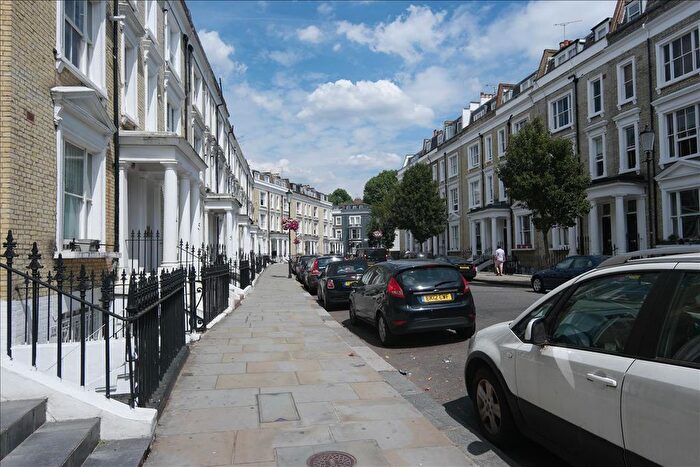 1 Bedroom Flat To Rent In Eardley Crescent, Earls Court, London, SW5