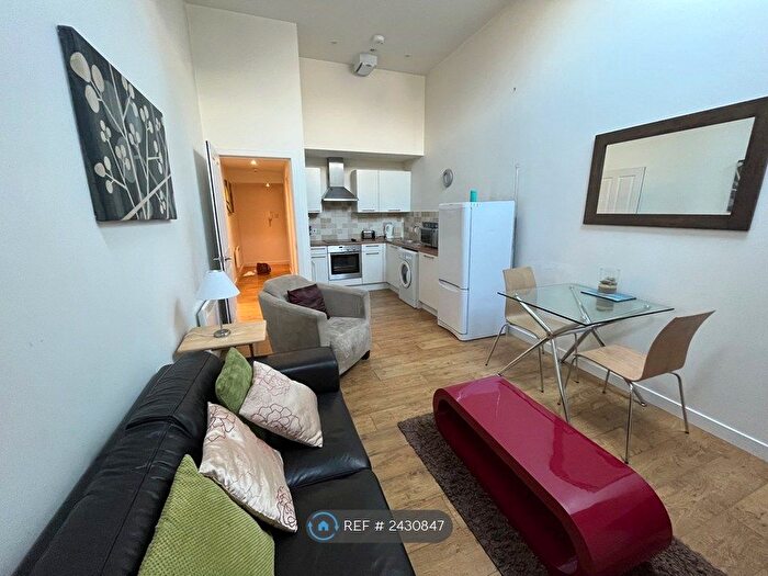 2 Bedroom Flat To Rent In Fraser House, Aberdeen, AB11