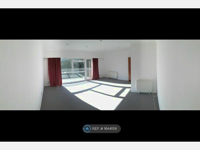 2 Bedroom Flat To Rent In Horseshoe Court, Bournemouth, BH1