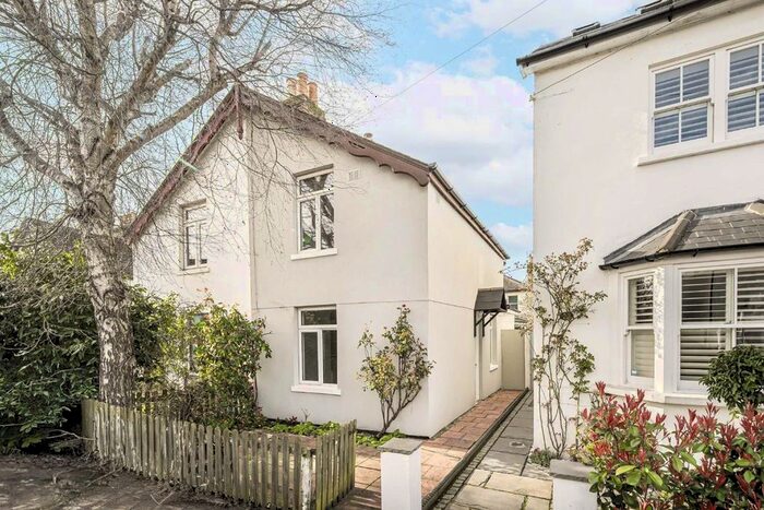 2 Bedroom Property To Rent In Myrtle Road, Hampton Hill, Hampton, TW12