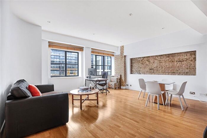 2 Bedroom Apartment To Rent In Kingsland Road, Hoxton, London, E2