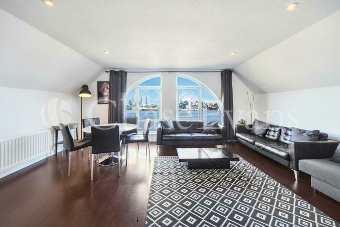 2 Bedroom Flat To Rent In London Yard, Amsterdam Road, Isle Of Dogs, London, E14
