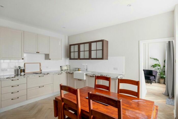 2 Bedroom Cottage To Rent In Friars Stile Place, Richmond, TW10