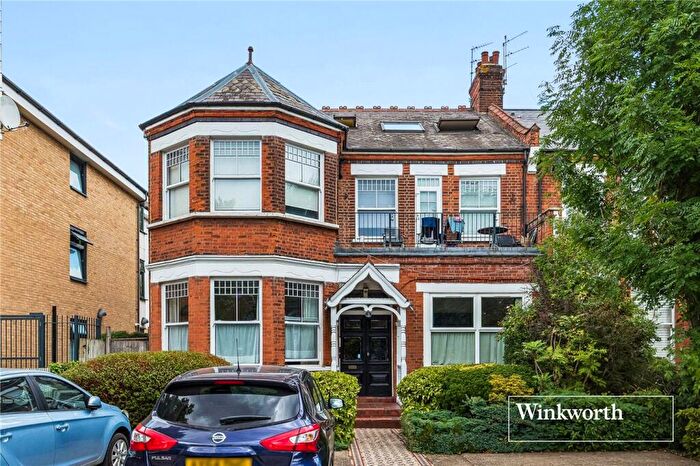 2 Bedroom Apartment For Sale In Etchingham Park Road, Finchley, London, N3