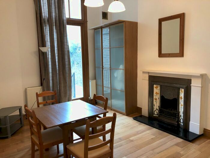 1 Bedroom Flat To Rent In Longridge Road, Earls Court, London, SW5