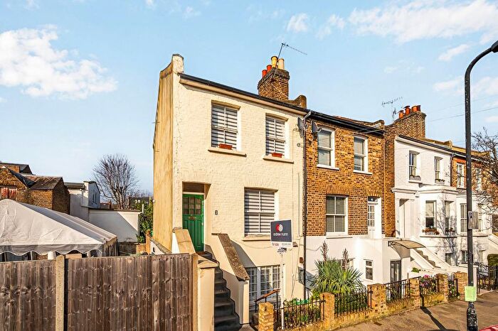 2 Bedroom Flat For Sale In Saville Road, London, W4