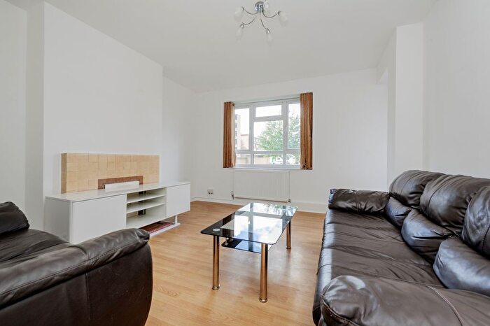 2 Bedroom Flat To Rent In Thackeray Court, Blythe Road, W14