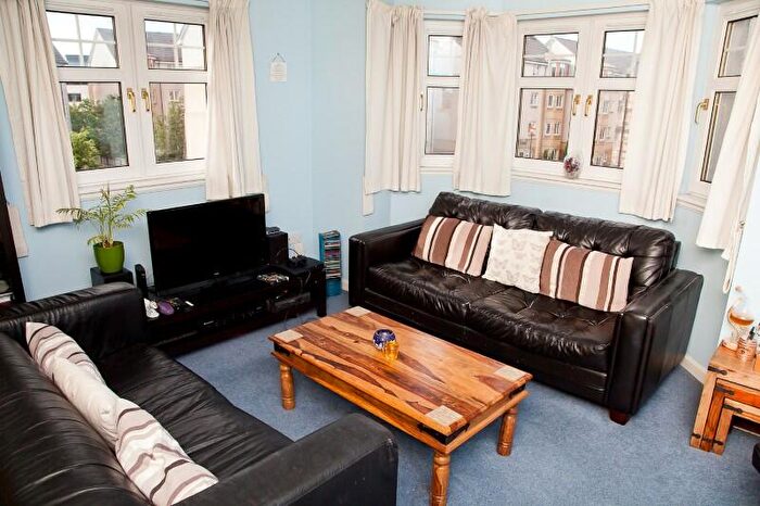2 Bedroom Flat To Rent In Duff Street, Dalry, Edinburgh, EH11