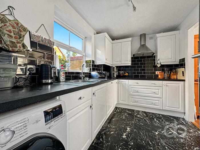 3 Bedroom End Of Terrace House For Sale In Newburgh Road, Grays, RM17