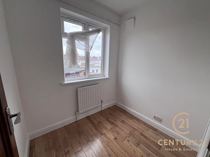 5 Bedroom End Terrace House To Rent In Ascot Gardens, UB1