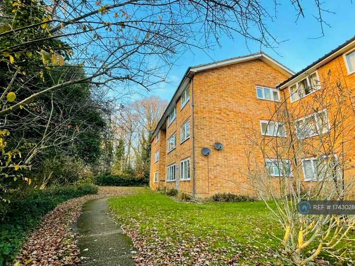 3 Bedroom Flat To Rent In Tudor Road, St Albans, AL3