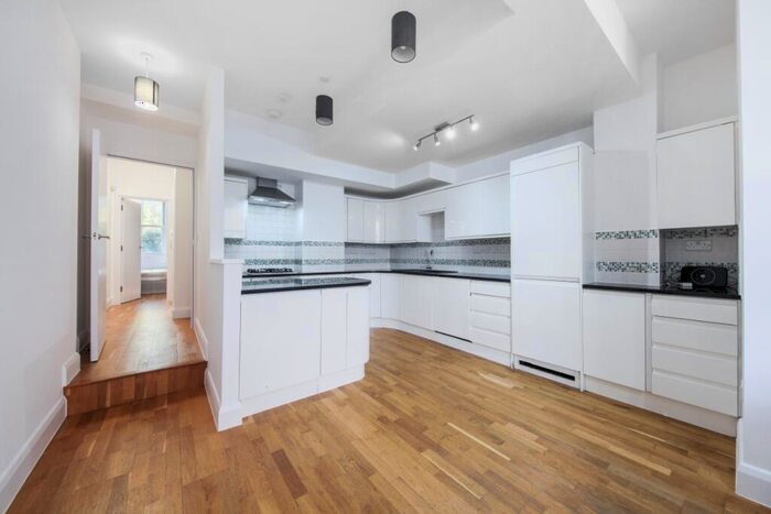 4 Bedroom Flat To Rent In Torriano Avenue, Kentish Town, NW5