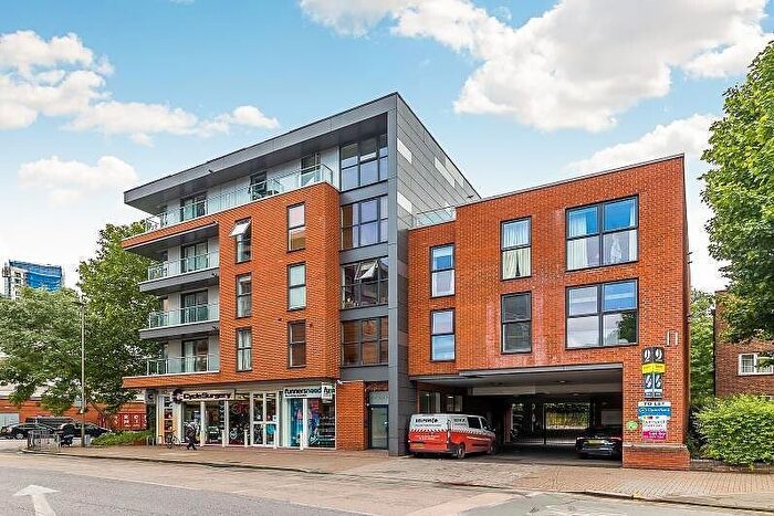 1 Bedroom Flat To Rent In Garratt Lane, London, SW18