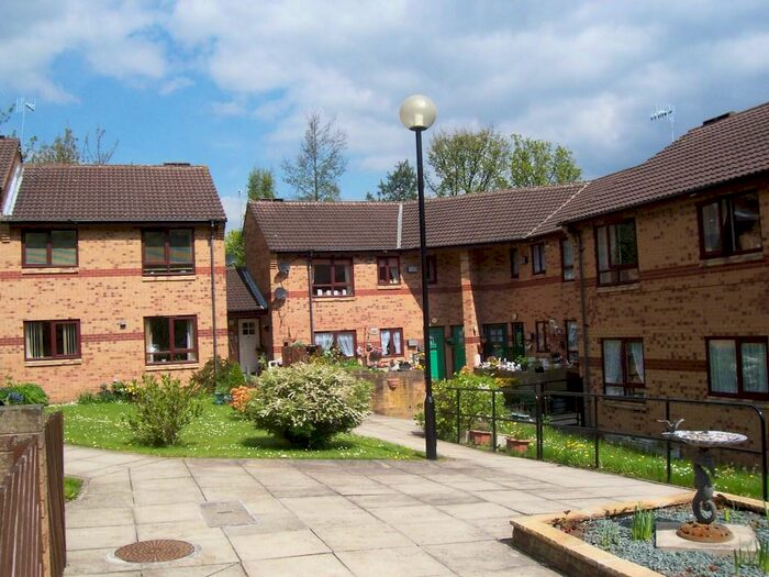 2 Bedroom Flat To Rent In Whiteley Croft Garth, Otley, West Yorkshire, LS21