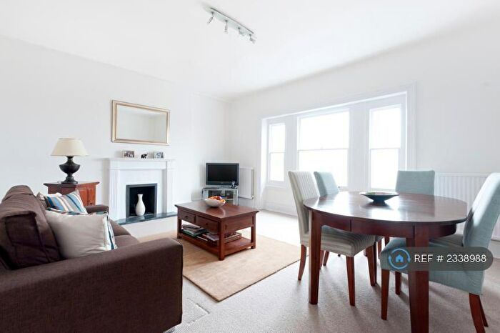 2 Bedroom Flat To Rent In Avenue Elmers, Surbiton, KT6