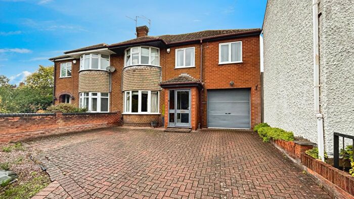 4 Bedroom Semi-detached House For Sale In Newark Road, Lincoln, LN6