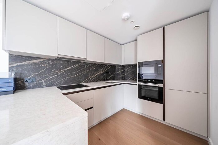 2 Bedroom Flat To Rent In Parr's Way, Hammersmith, London, W6