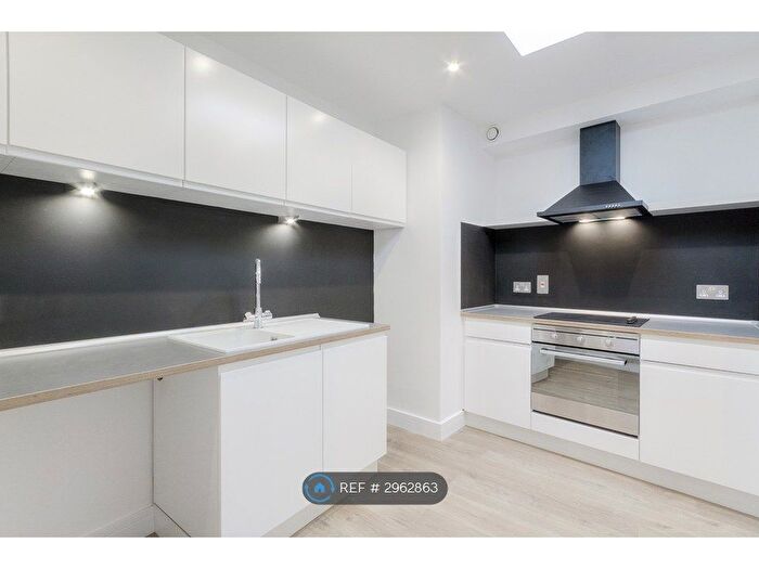 2 Bedroom Flat To Rent In Dalkeith House, Kettering, NN16