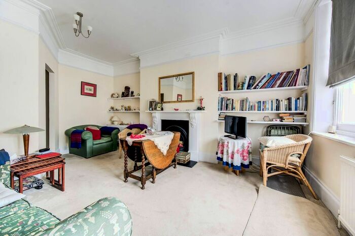 1 Bedroom Flat To Rent In Earls Court, Earls Court, London, SW10