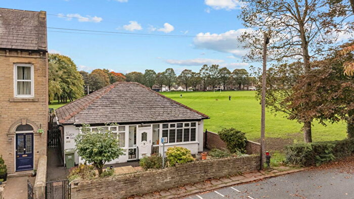 2 Bedroom Detached Bungalow For Sale In Garden Road, Brighouse, HD6