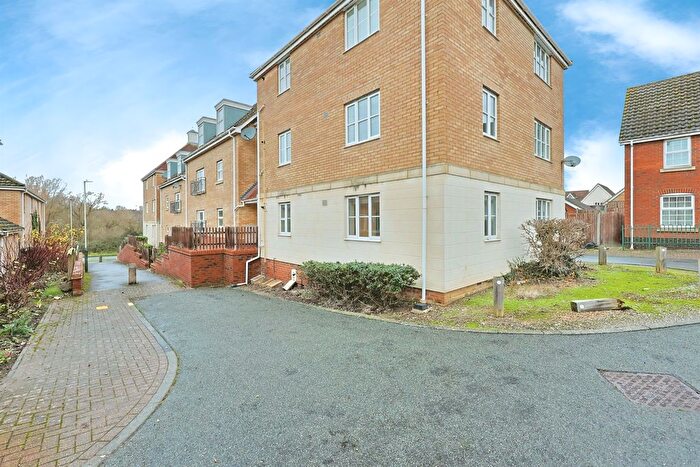 3 Bedroom Flat For Sale In Mawkin Close, Norwich, NR5