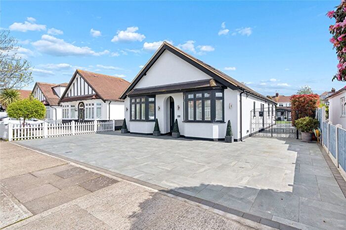 4 Bedroom Detached House For Sale In Haynes Road, Hornchurch, RM11