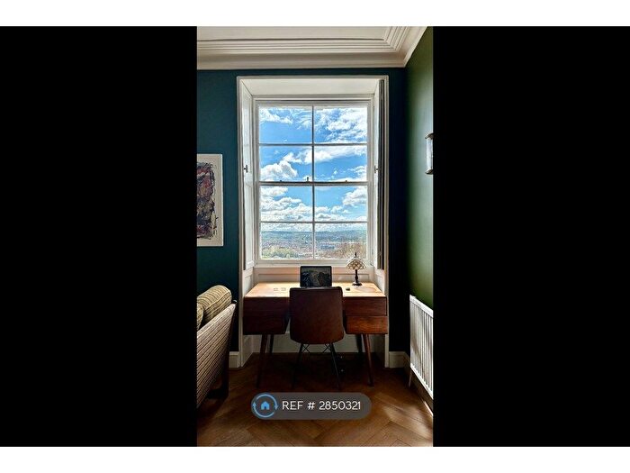 2 Bedroom Flat To Rent In Royal York Crescent, Bristol, BS8