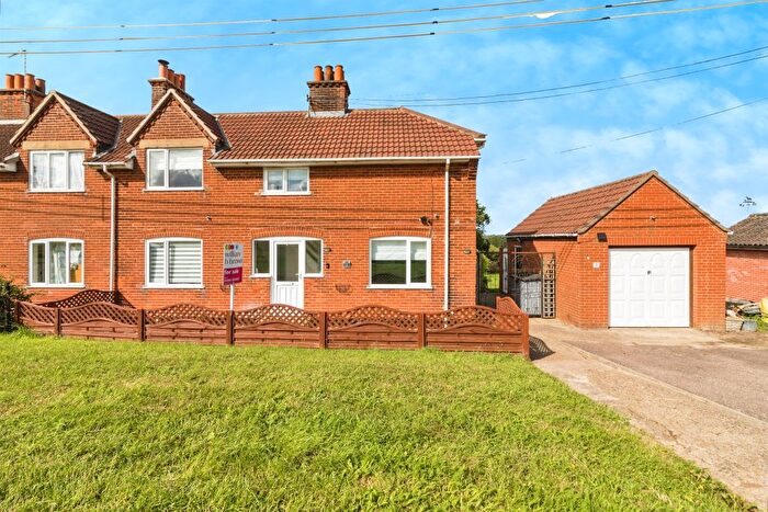 3 Bedroom Semi-detached House For Sale In Bungay Road, Shipmeadow, Beccles, NR34