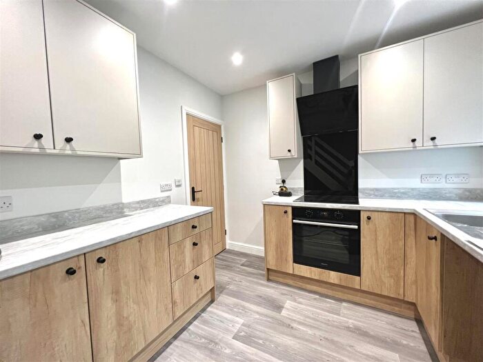 2 Bedroom Terraced House To Rent In High Street West, Glossop, SK13