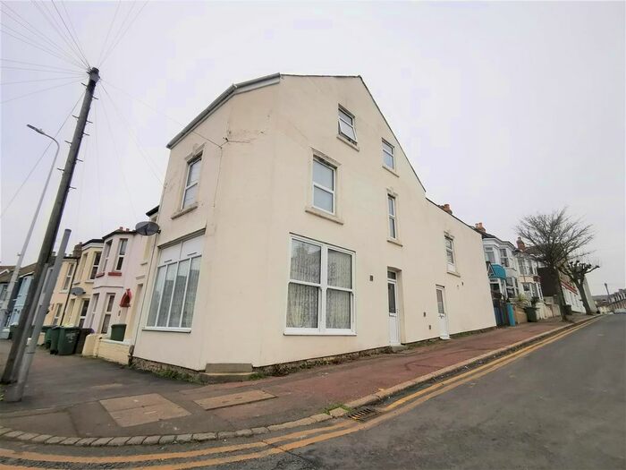 2 Bedroom Flat To Rent In Pavilion Road, Folkestone, CT19