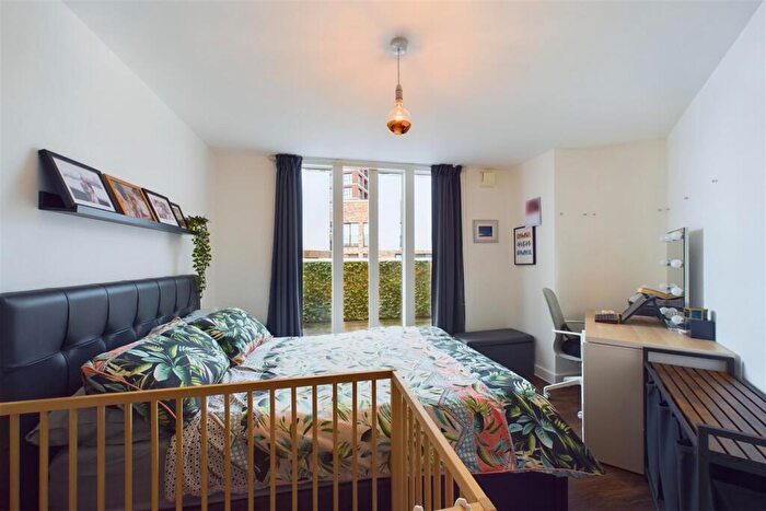 2 Bedroom Flat For Sale In Giverny House, Water Gardens Square, London, SE16