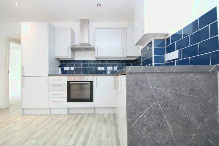 2 Bedroom Flat To Rent In Foxley Lane, Purley, CR8