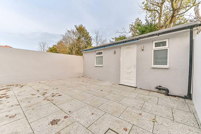 End Of Terrace House To Rent In Silverleigh Road, Mitcham, Thornton Heath, CR7