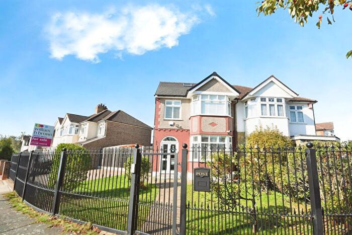4 Bedroom Semi-Detached House For Sale In Heather Glen, Romford, RM1