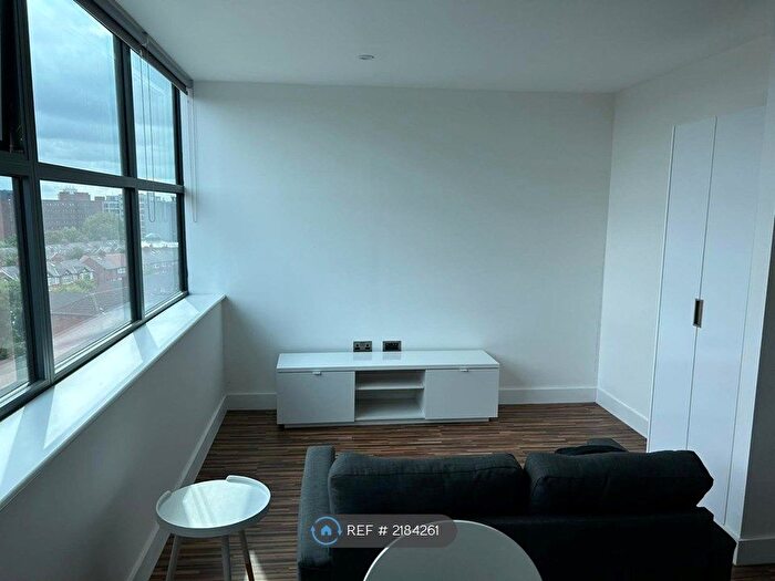 1 Bedroom Flat To Rent In Chester Road, Manchester, M16
