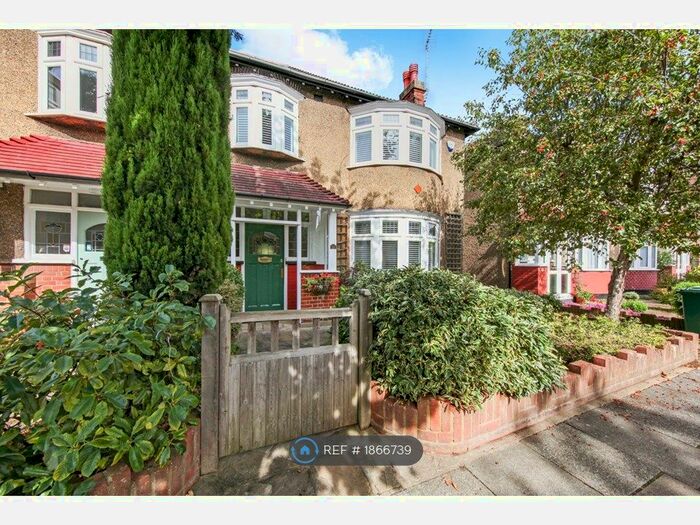 4 Bedroom Semi-Detached House To Rent In Vines Avenue, Finchley, N3