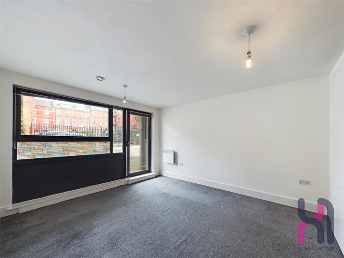 2 Bedroom Flat To Rent In Henry Street, Liverpool, Merseyside, L1