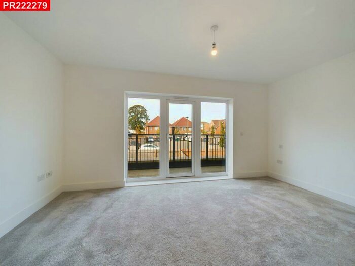 4 Bedroom House To Rent In Beatrice Square, Tadworth, &#; Bedrooms Modern, KT20