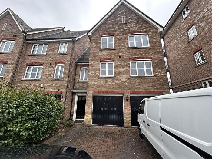 3 Bedroom End Of Terrace House To Rent In Sandling Way, St. Marys Island, Chatham, ME4