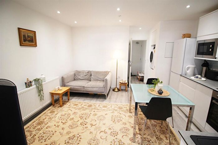 1 Bedroom Property To Rent In Regents Park Road, London, N3