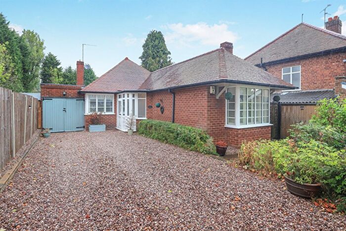 3 Bedroom Detached House For Sale In Patricia Avenue, Goldthorn Hill, Wolverhampton, WV4