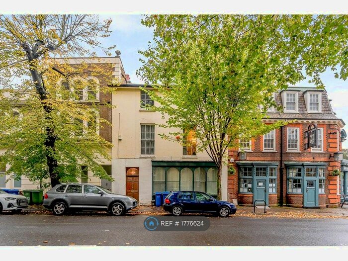 3 Bedroom Flat To Rent In Camberwell Grove, London, SE5