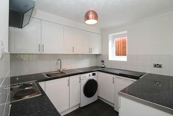 1 Bedroom Flat For Sale In Crown Place, Bedford, MK42