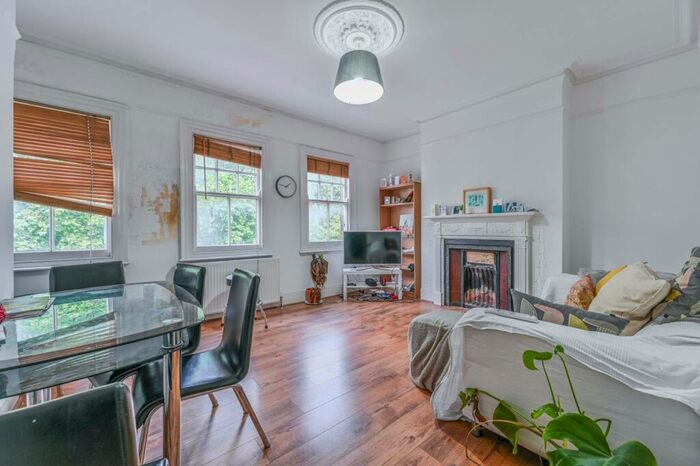 2 Bedroom Flat To Rent In Kennington Lane, Kennington, London, SE11